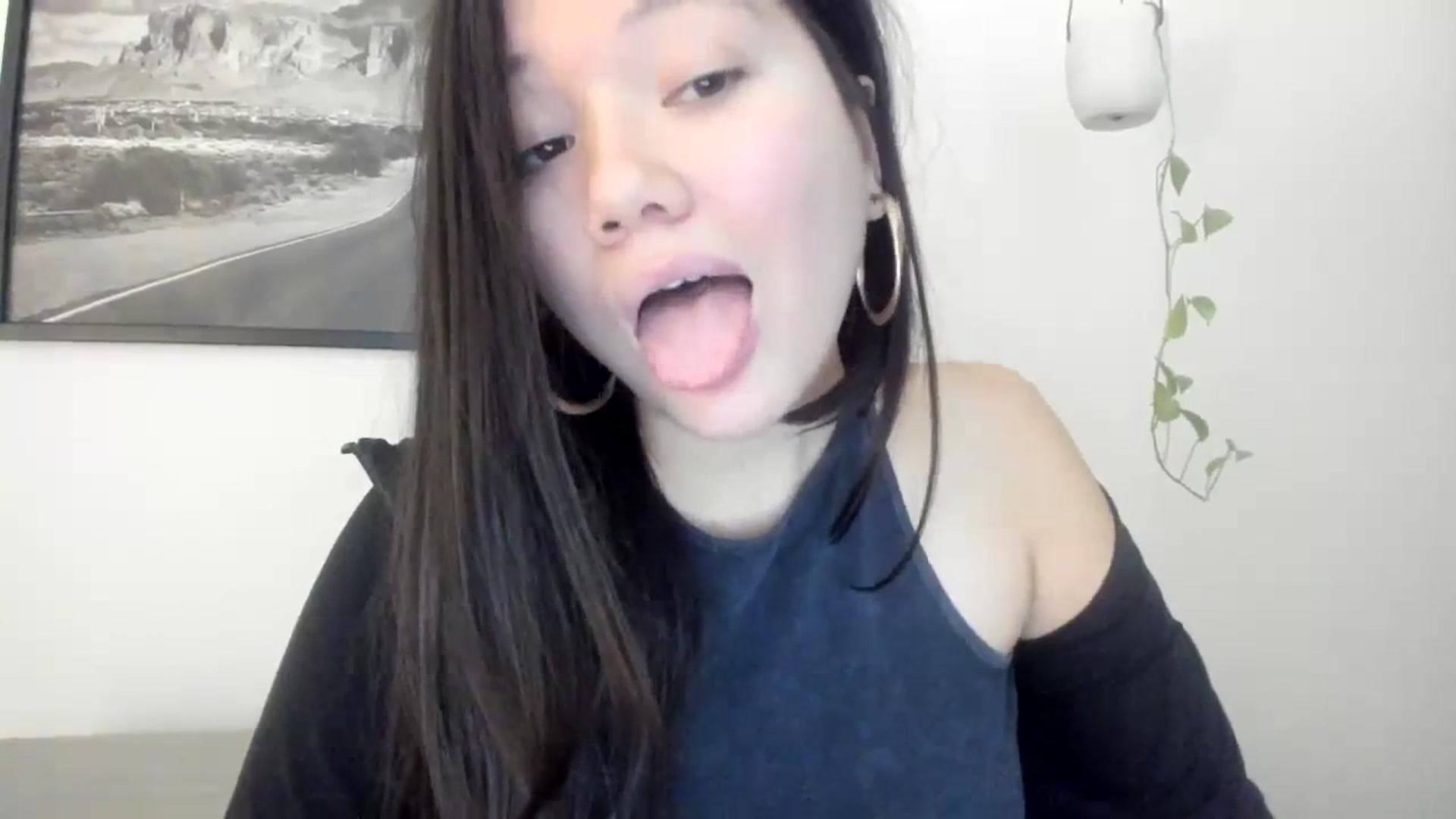 Gallery image thumbnail from imava's myfreecams stream on, 12/08/2023, 20:07 image 13 of 20