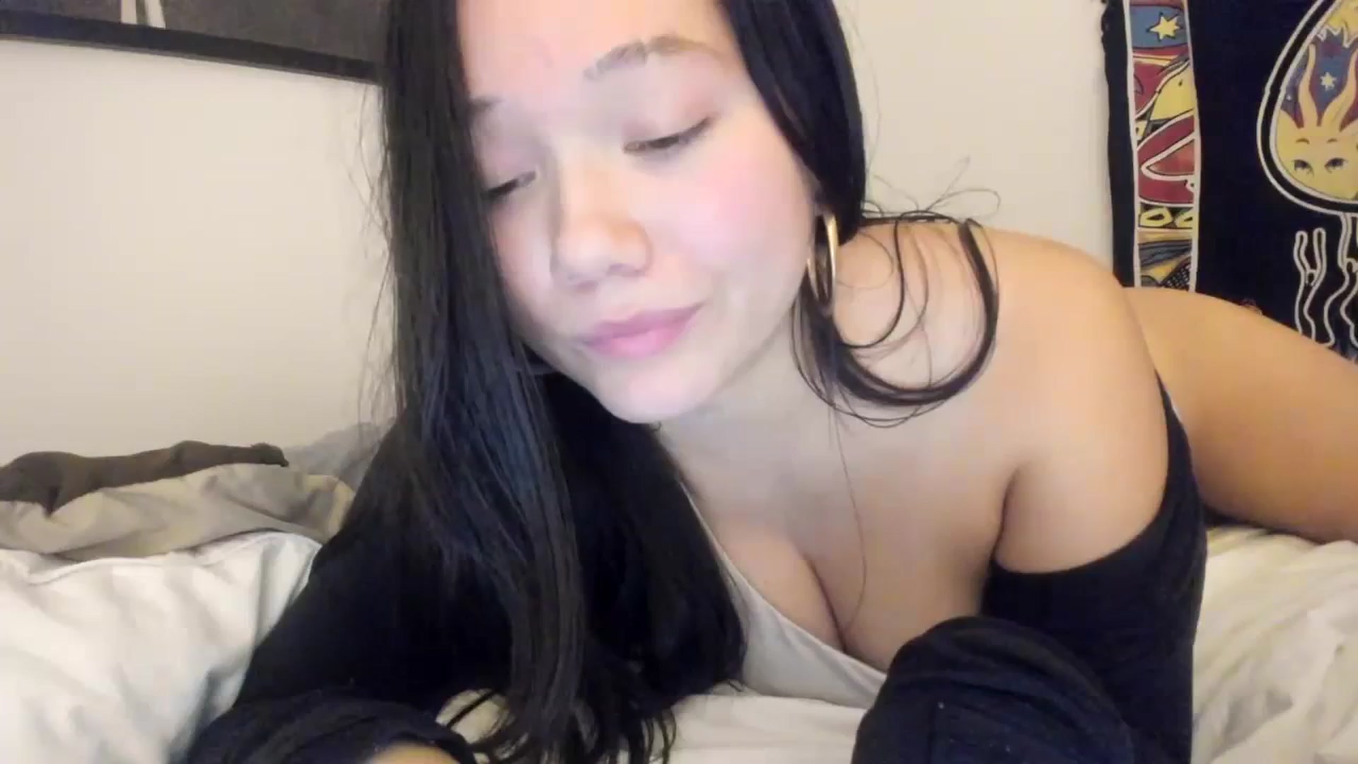 Gallery image thumbnail from imava's myfreecams stream on, 12/17/2023, 02:47 image 10 of 20