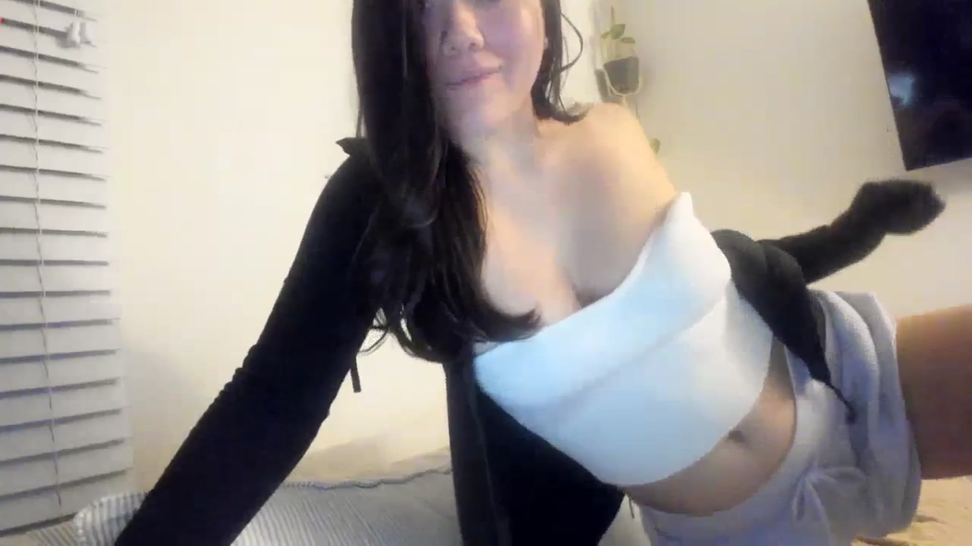Gallery image thumbnail from imava's myfreecams stream on, 12/18/2023, 06:51 image 7 of 20