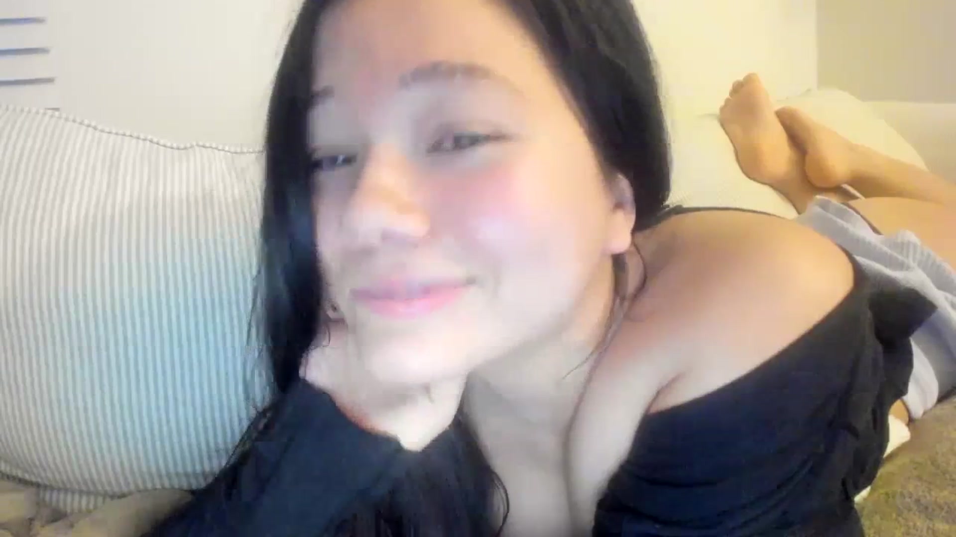 Gallery image thumbnail from imava's myfreecams stream on, 12/18/2023, 06:51 image 15 of 20