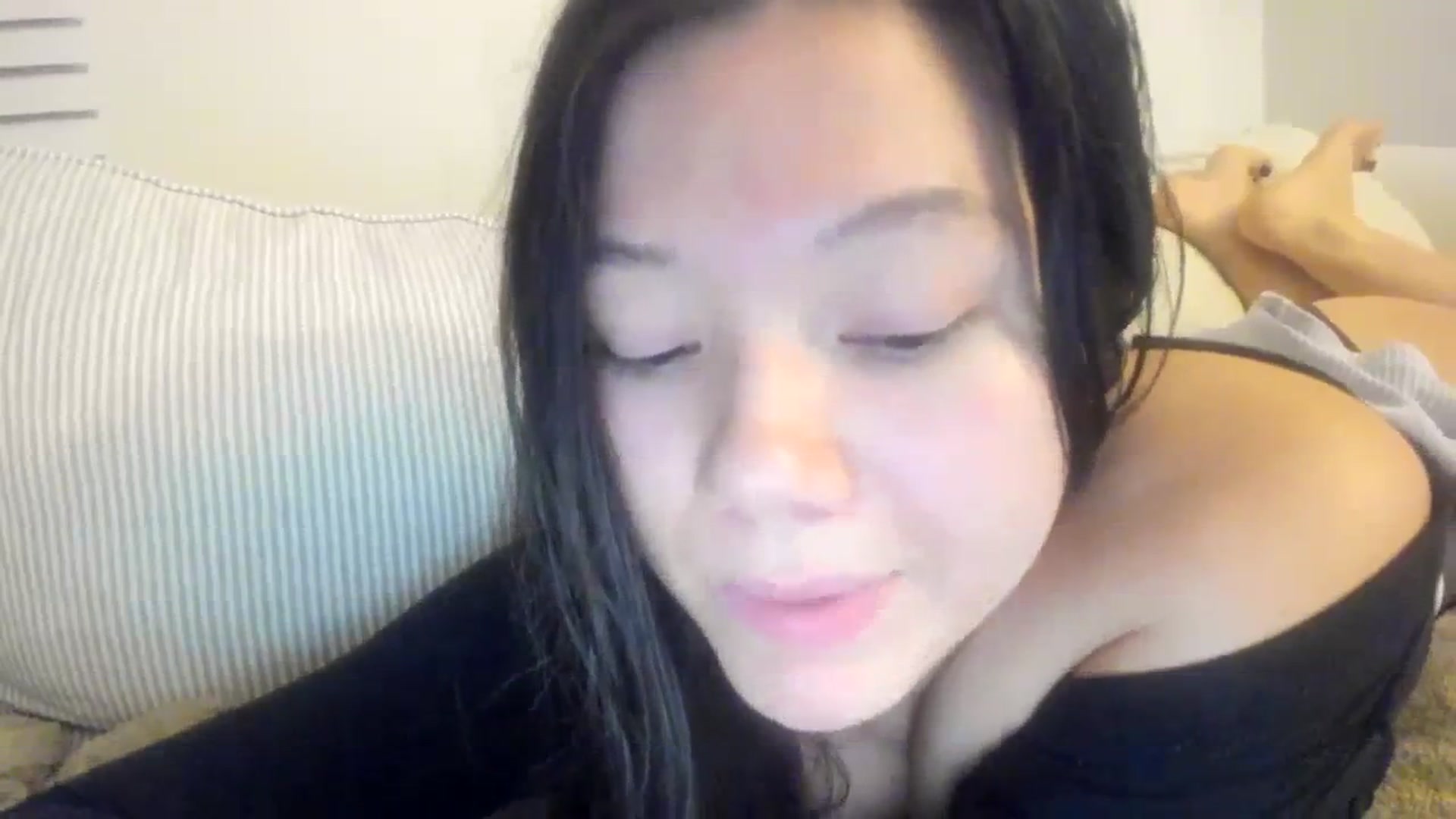 Gallery image thumbnail from imava's myfreecams stream on, 12/18/2023, 06:51 image 16 of 20
