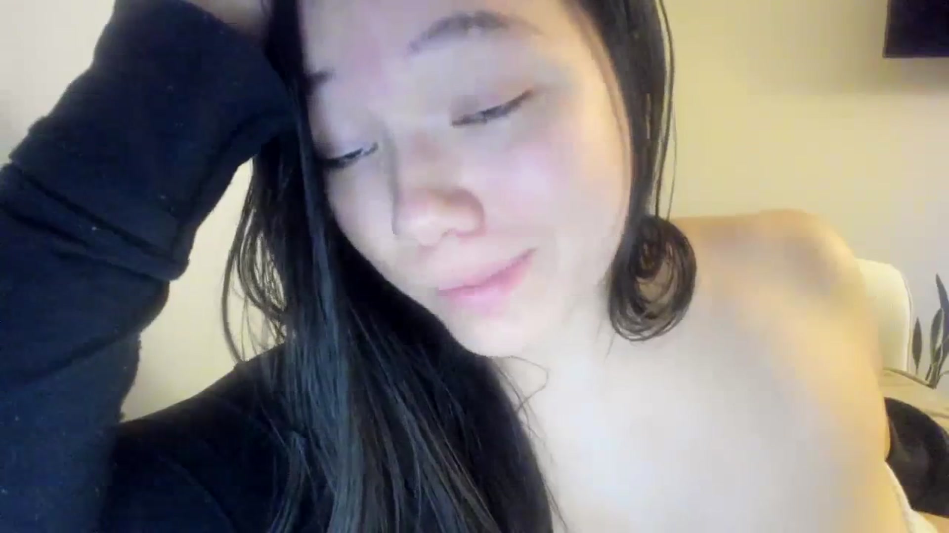 Gallery image thumbnail from imava's myfreecams stream on, 12/18/2023, 09:29 image 15 of 20