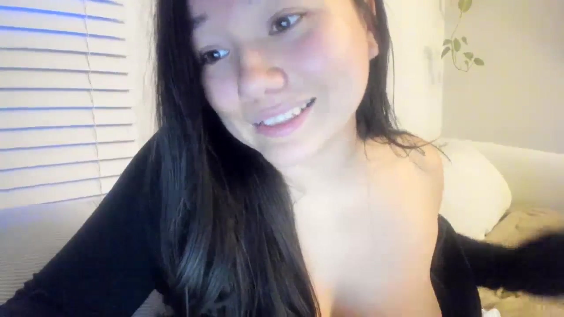 Gallery image thumbnail from imava's myfreecams stream on, 12/18/2023, 09:29 image 9 of 20