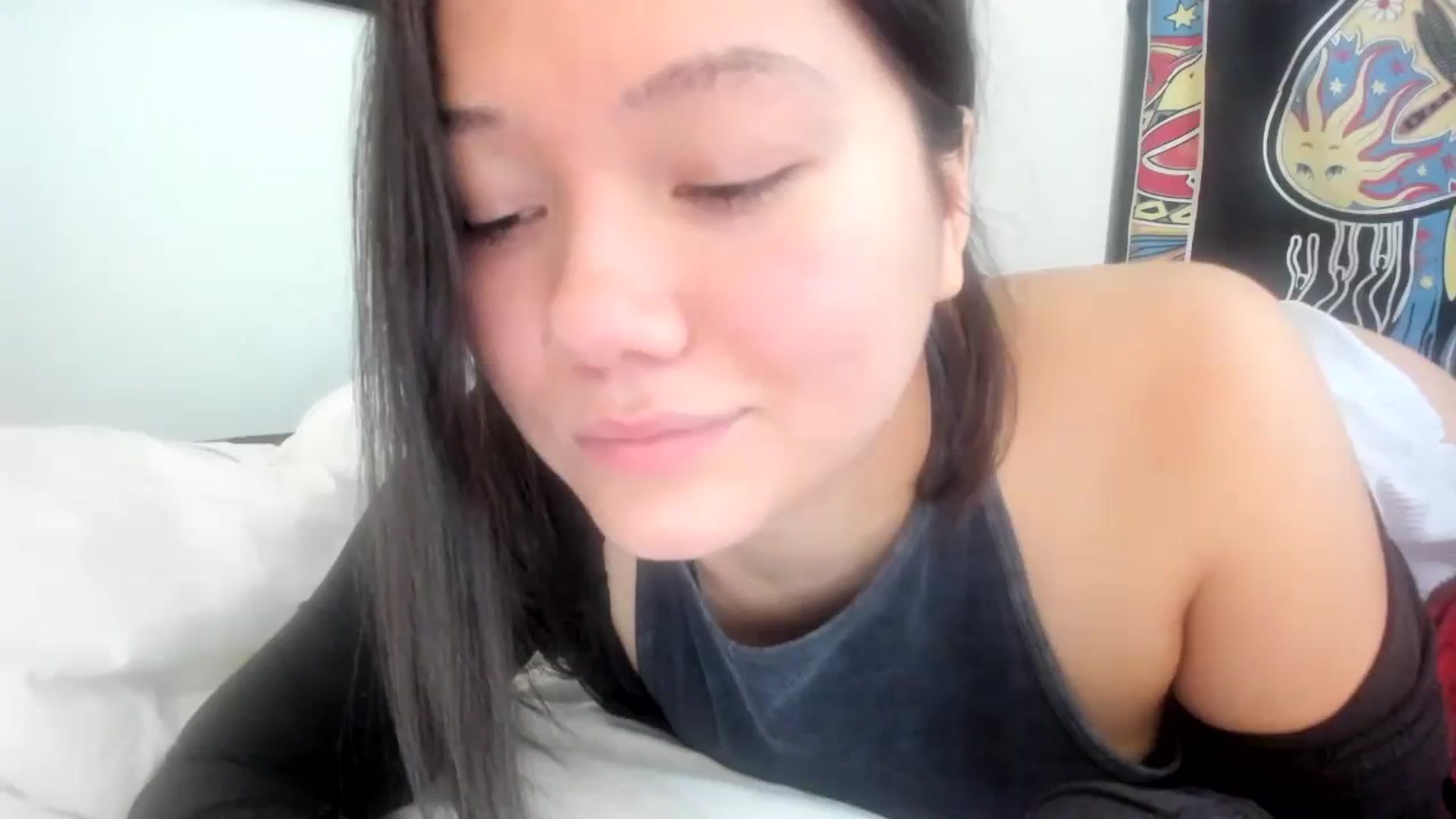 Gallery image thumbnail from imava's myfreecams stream on, 12/19/2023, 18:07 image 3 of 20