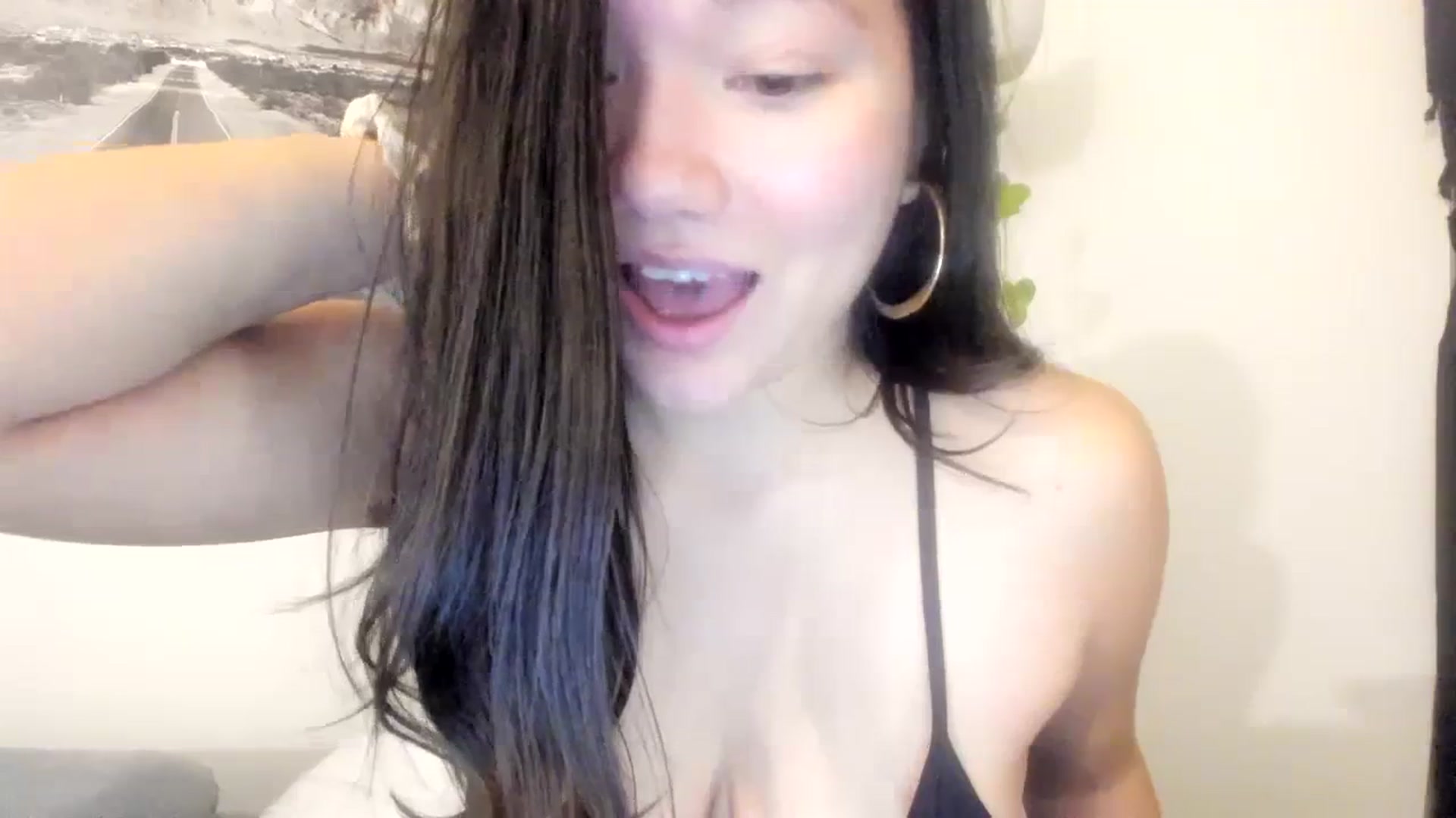 Gallery image thumbnail from imava's myfreecams stream on, 01/04/2024, 08:52 image 8 of 20