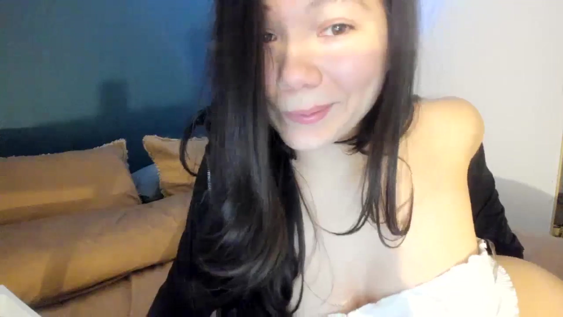 Gallery image thumbnail from imava's myfreecams stream on, 01/18/2024, 04:17 image 6 of 20