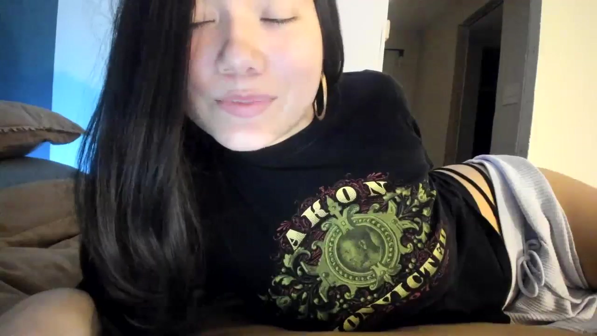 Gallery image thumbnail from imava's myfreecams stream on, 01/24/2024, 03:54 image 3 of 20