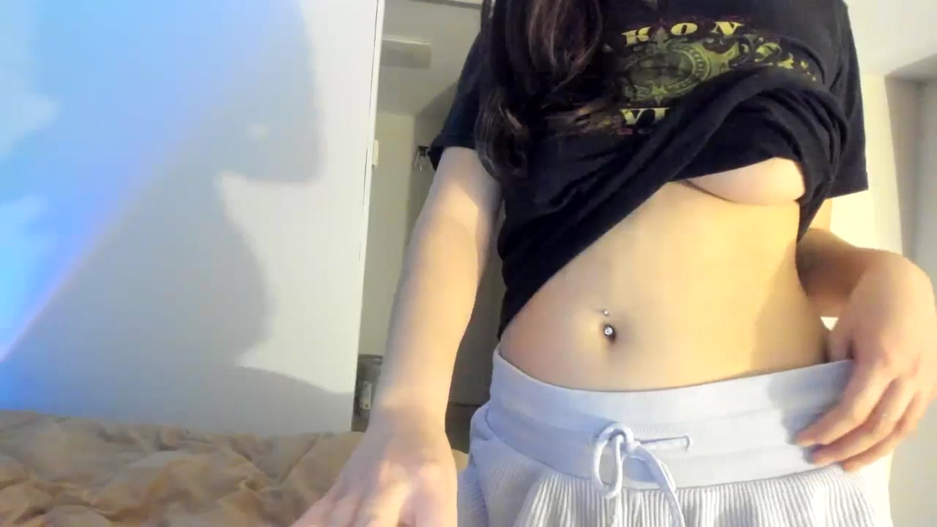 Gallery image thumbnail from imava's myfreecams stream on, 01/24/2024, 03:54 image 17 of 20