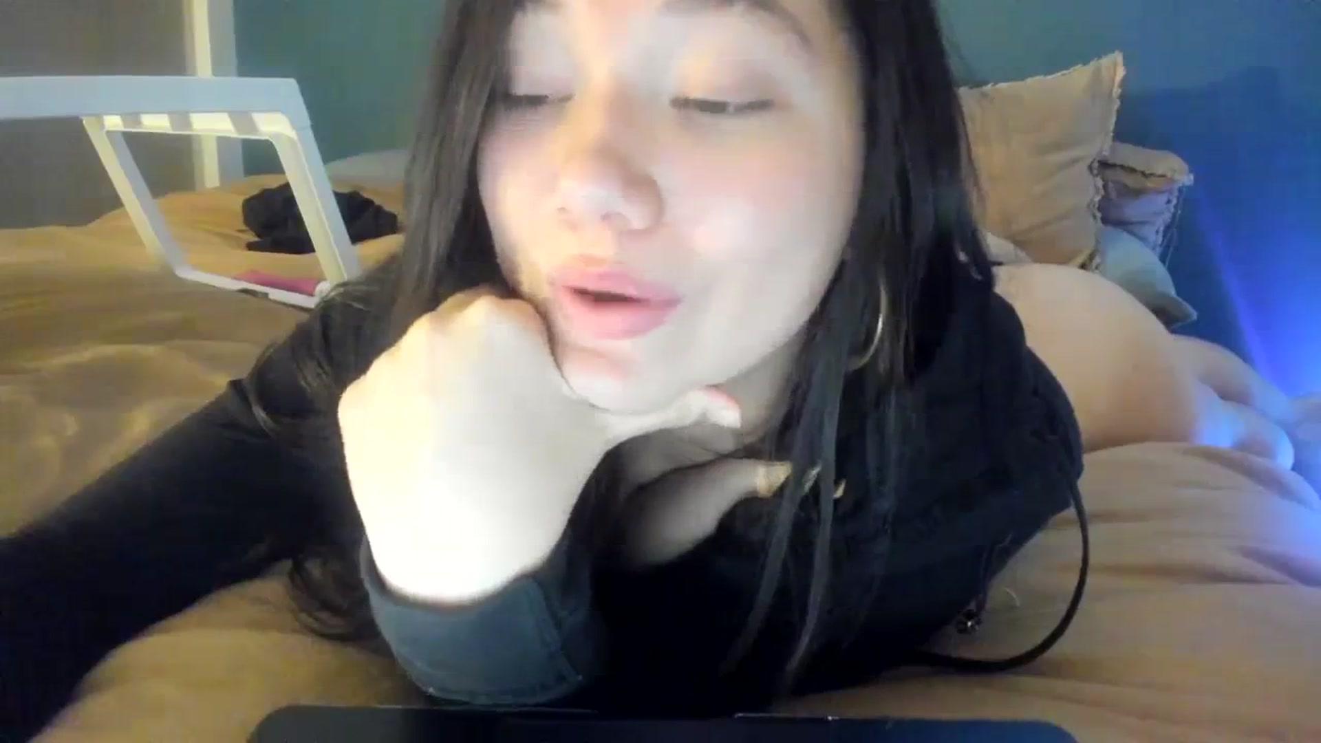 Gallery image thumbnail from imava's myfreecams stream on, 01/24/2024, 11:39 image 11 of 20