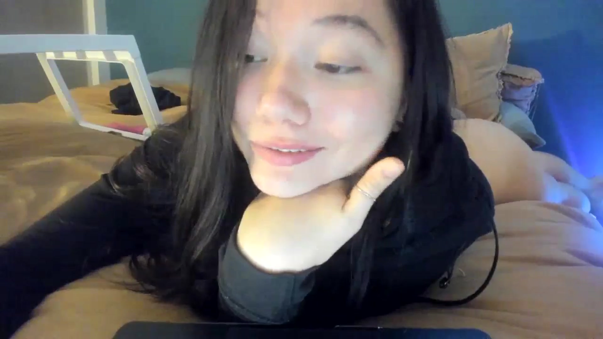 Gallery image thumbnail from imava's myfreecams stream on, 01/24/2024, 11:39 image 10 of 20