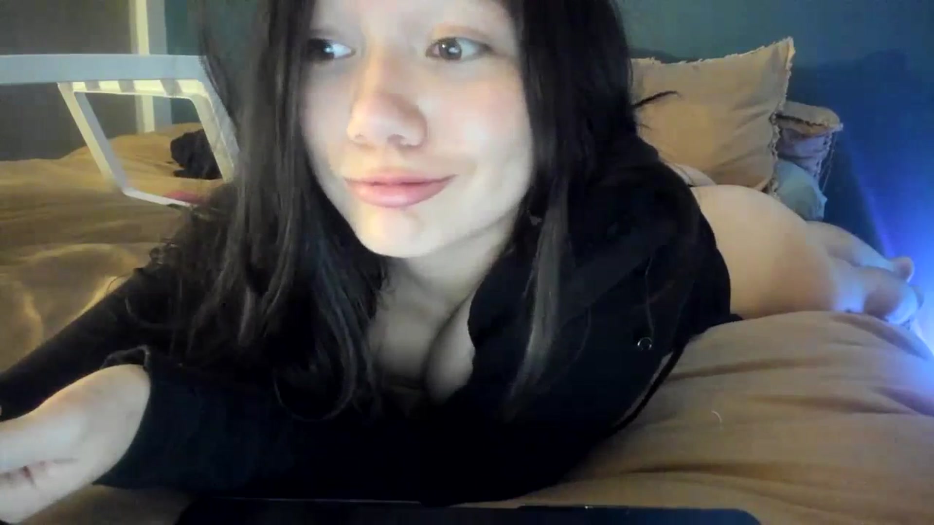 Gallery image thumbnail from imava's myfreecams stream on, 01/24/2024, 11:39 image 6 of 20