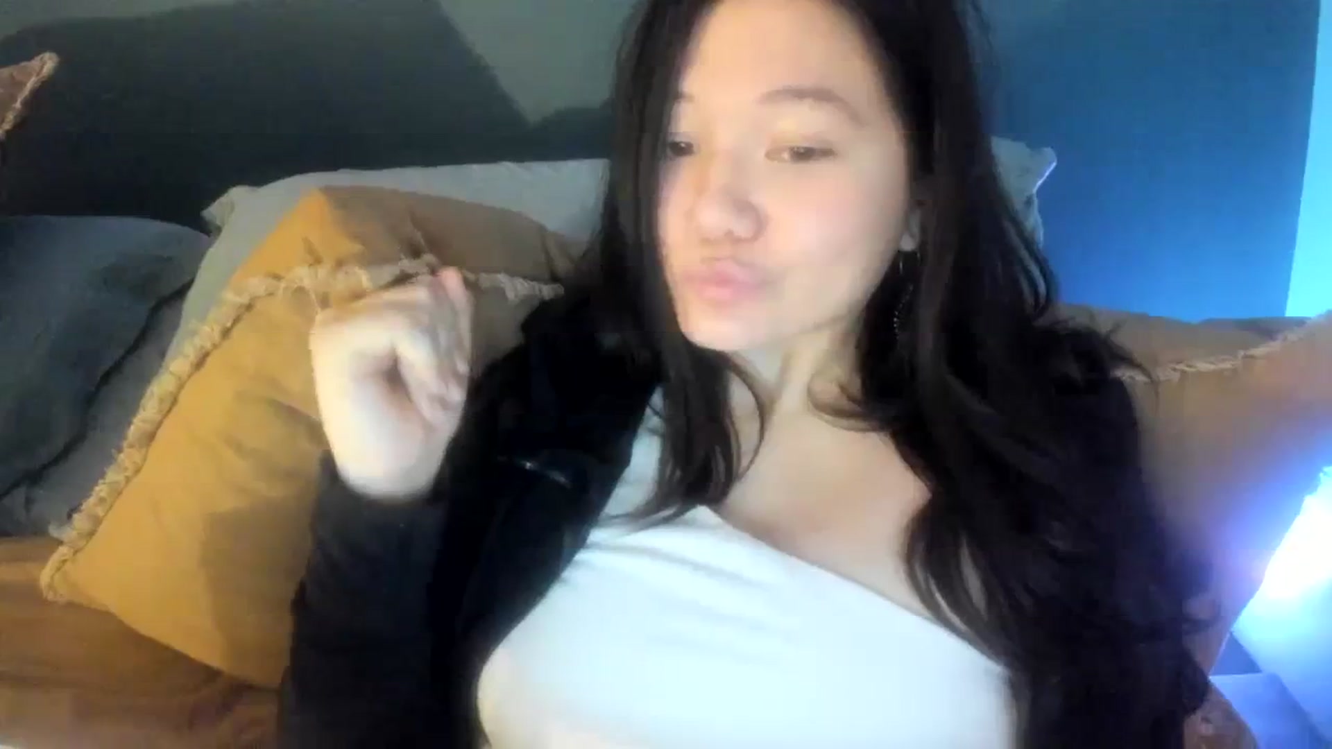 Gallery image thumbnail from imava's myfreecams stream on, 01/25/2024, 13:25 image 5 of 20