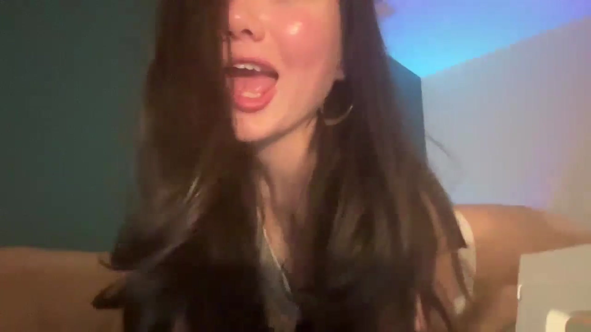 Gallery image thumbnail from imava's myfreecams stream on, 02/18/2024, 10:52 image 11 of 20
