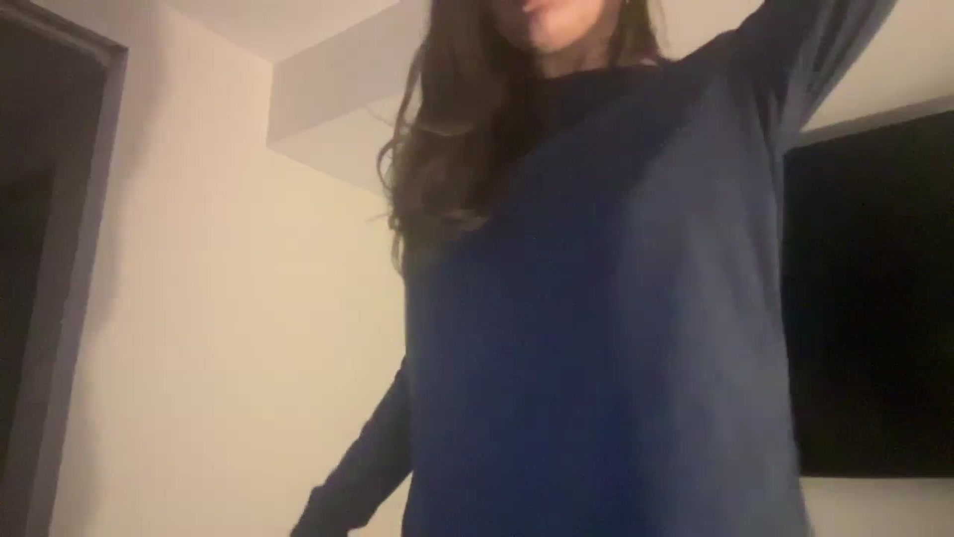 Gallery image thumbnail from imava's myfreecams stream on, 02/19/2024, 10:45 image 6 of 20