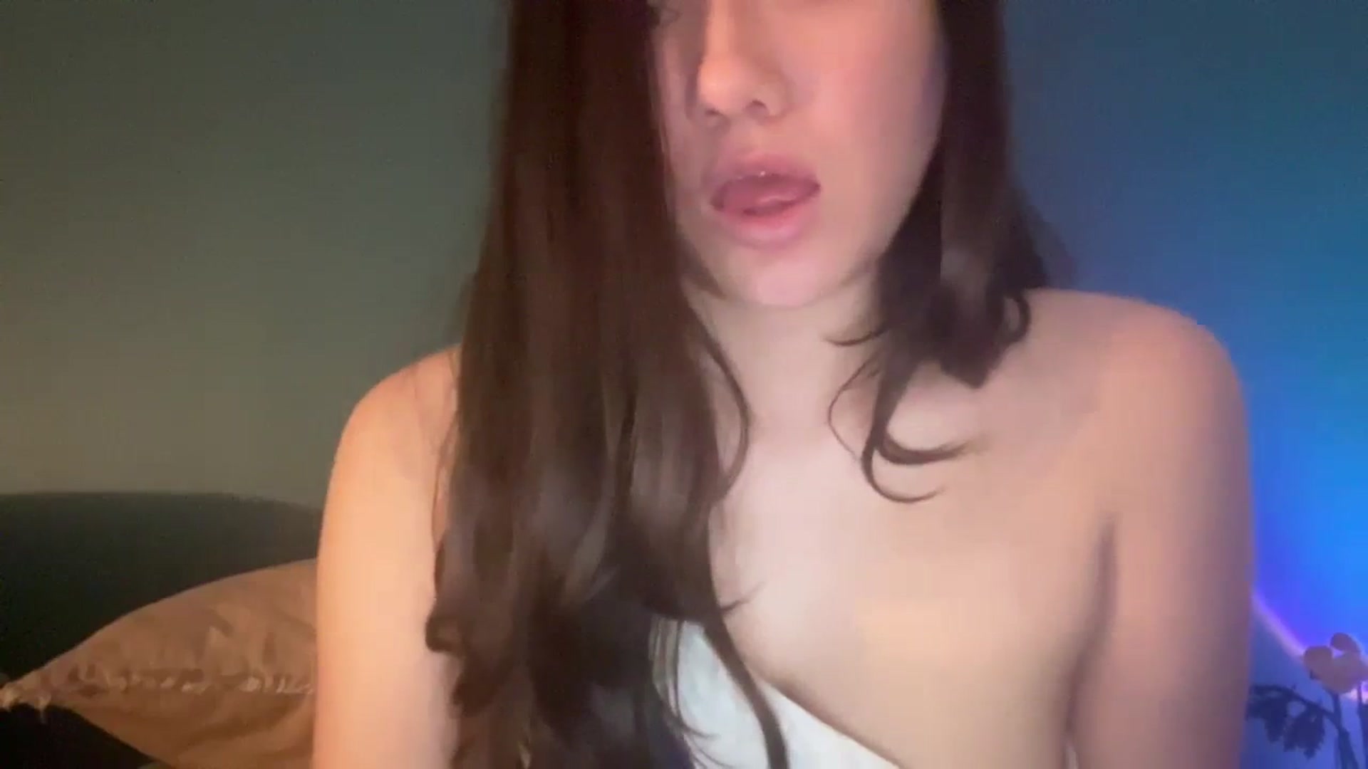 Gallery image thumbnail from imava's myfreecams stream on, 02/21/2024, 07:07 image 15 of 20