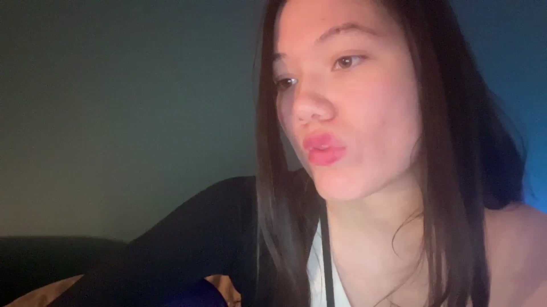 Gallery image thumbnail from imava's myfreecams stream on, 02/21/2024, 07:07 image 18 of 20