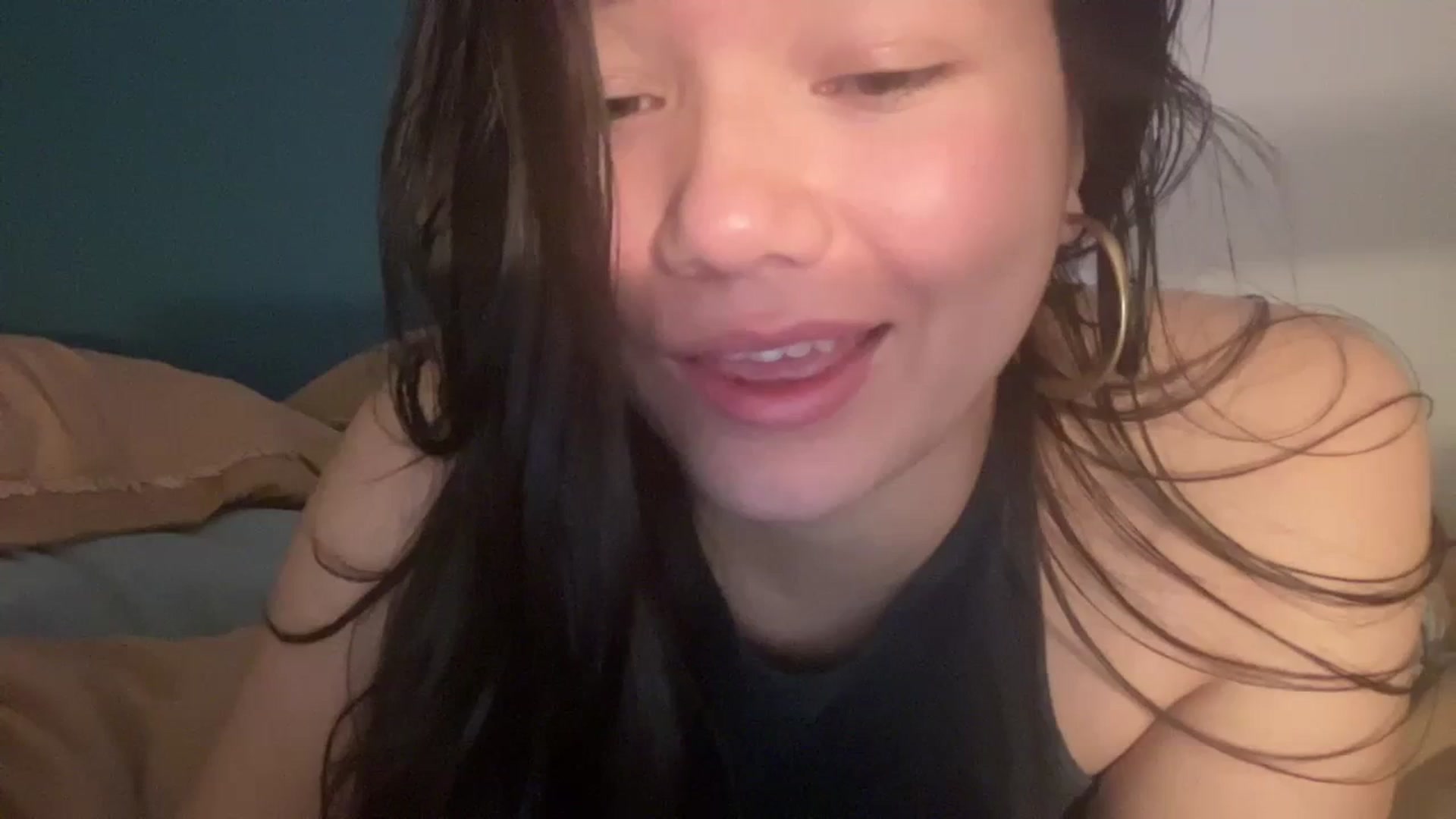 Gallery image thumbnail from imava's myfreecams stream on, 02/25/2024, 16:34 image 12 of 20