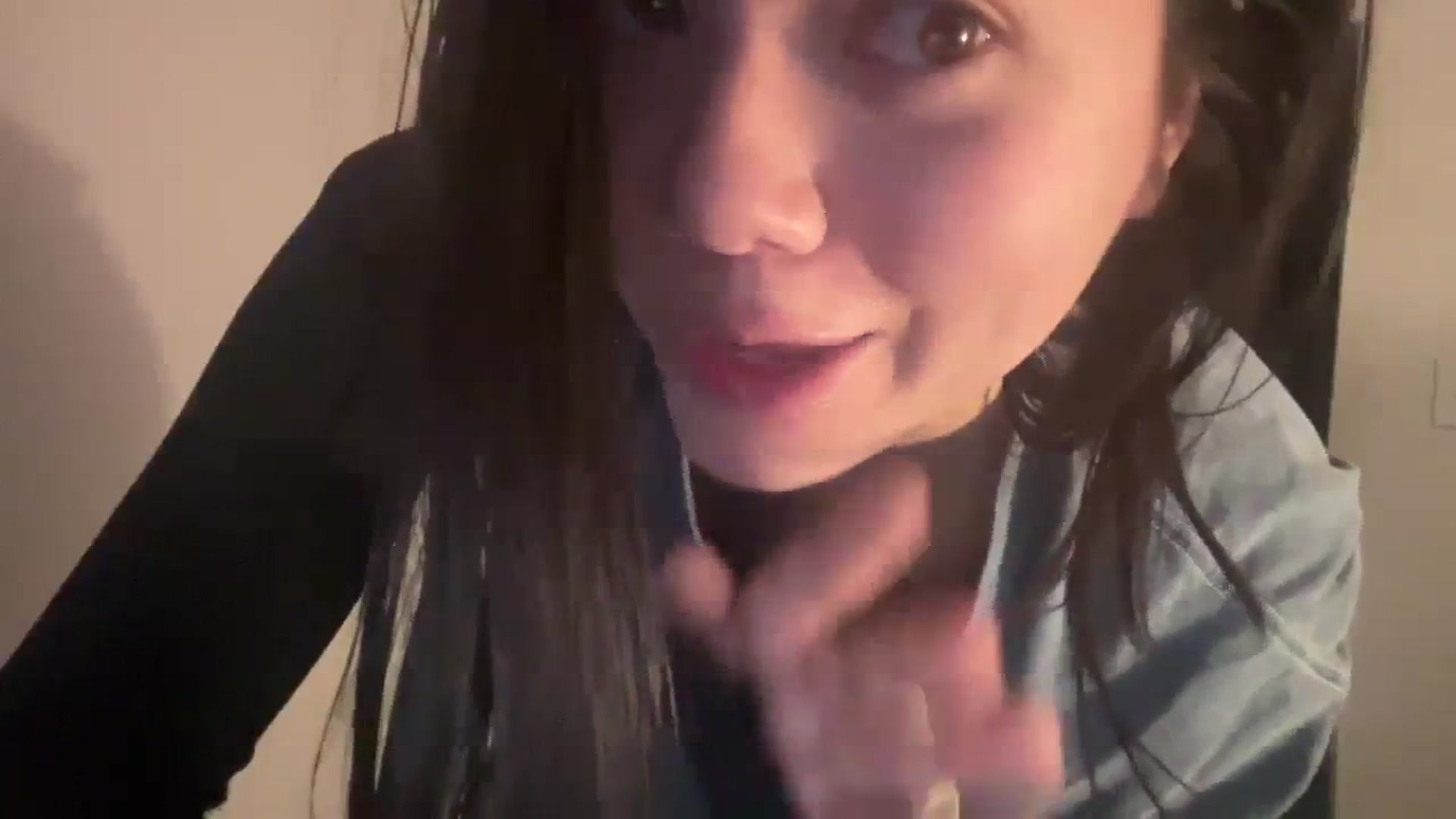 Gallery image thumbnail from imava's myfreecams stream on, 02/26/2024, 17:03 image 7 of 20