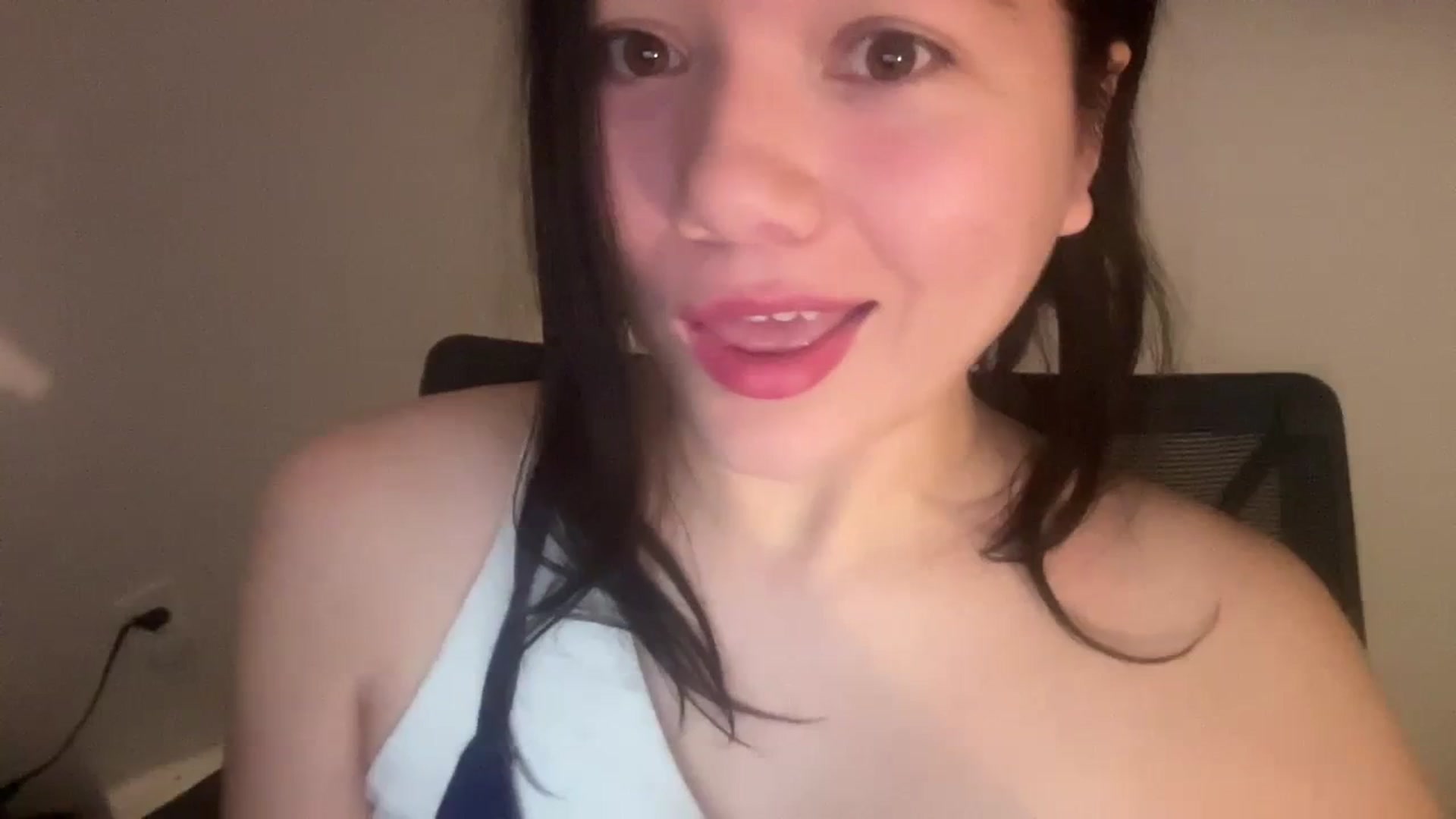Gallery image thumbnail from imava's myfreecams stream on, 03/02/2024, 14:28 image 3 of 20