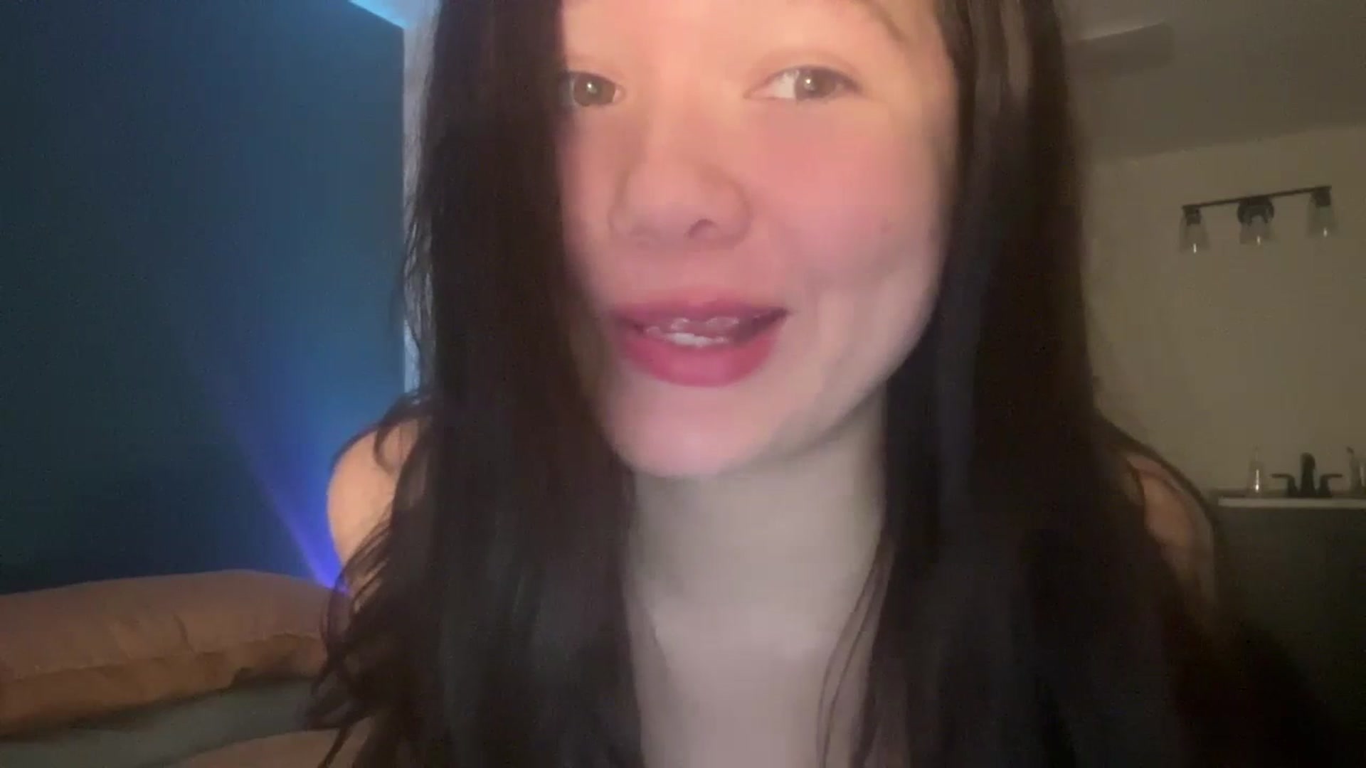Gallery image thumbnail from imava's myfreecams stream on, 03/02/2024, 14:28 image 9 of 20