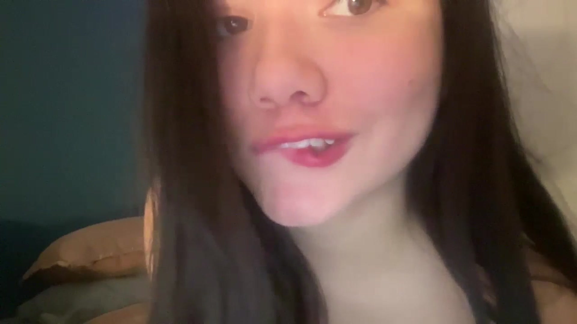 Gallery image thumbnail from imava's myfreecams stream on, 03/02/2024, 14:28 image 18 of 20