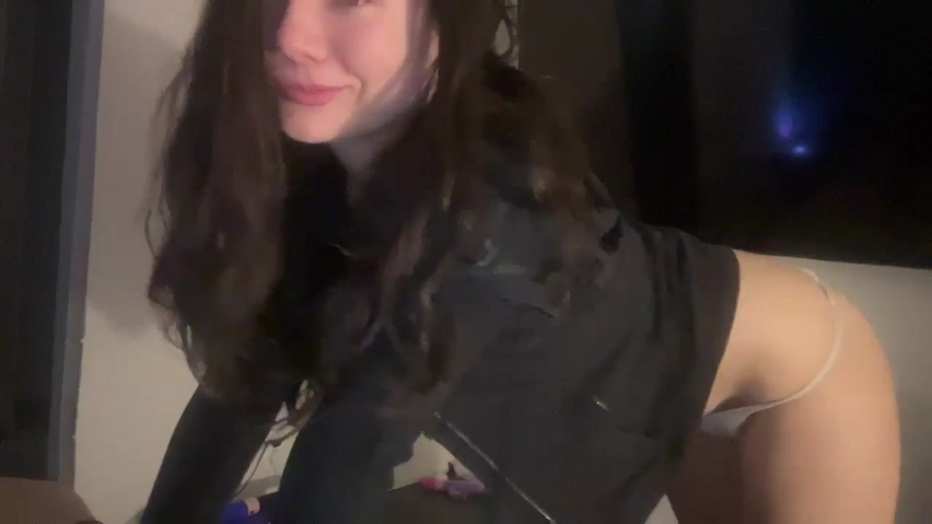 Gallery image thumbnail from imava's myfreecams stream on, 03/04/2024, 14:46 image 17 of 20