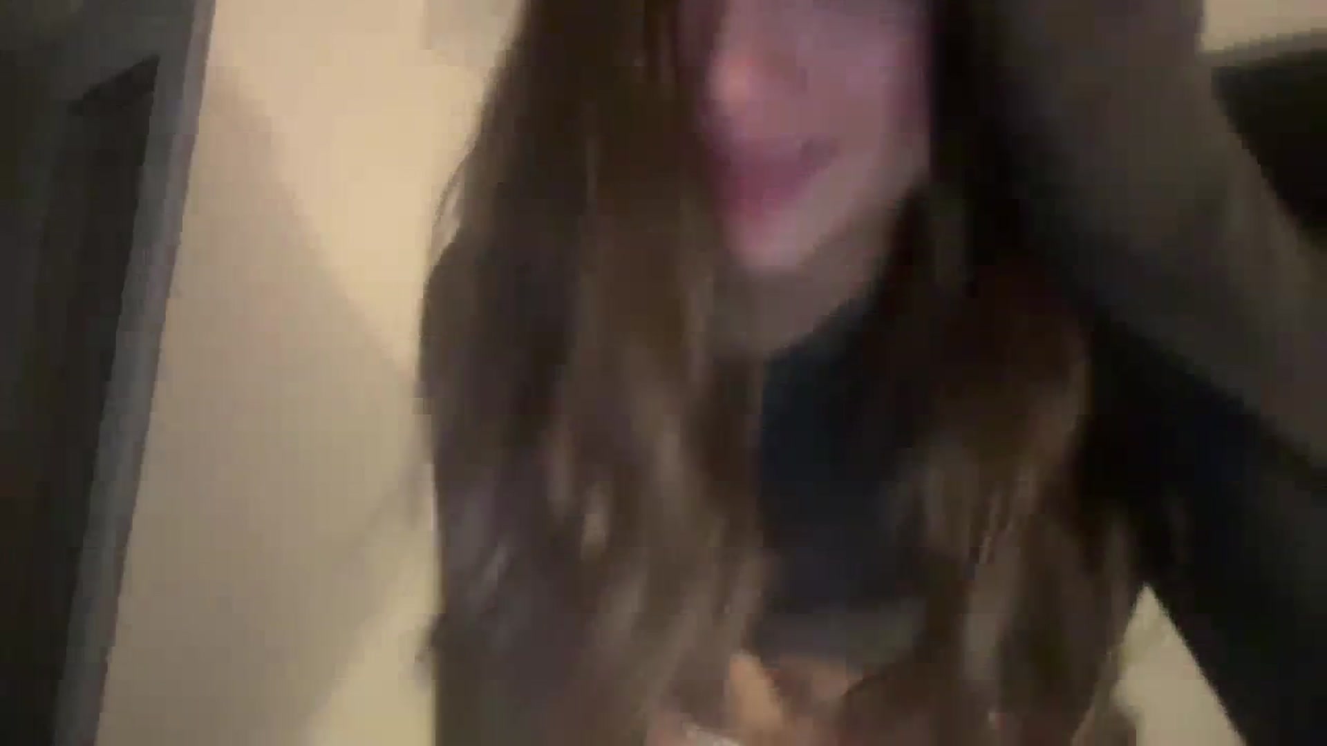 Gallery image thumbnail from imava's myfreecams stream on, 03/04/2024, 14:46 image 15 of 20