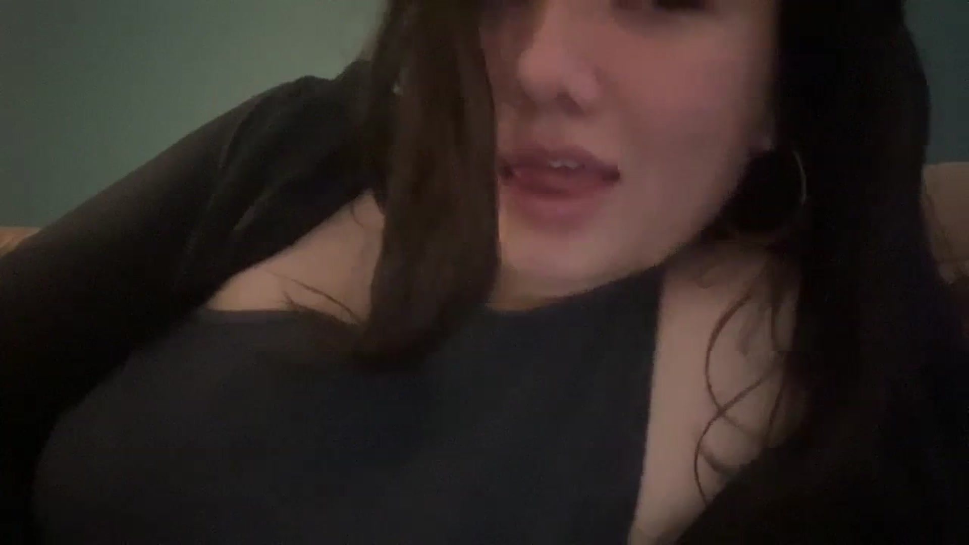 Gallery image thumbnail from imava's myfreecams stream on, 03/04/2024, 17:20 image 13 of 20