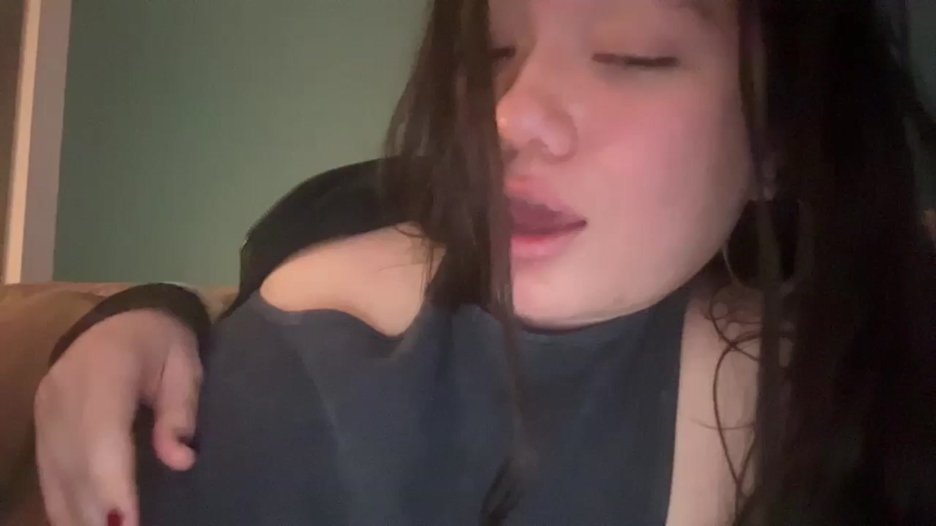 Gallery image thumbnail from imava's myfreecams stream on, 03/04/2024, 17:20 image 12 of 20