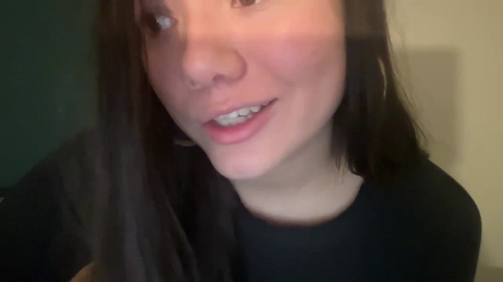 Gallery image thumbnail from imava's myfreecams stream on, 03/08/2024, 19:11 image 18 of 20