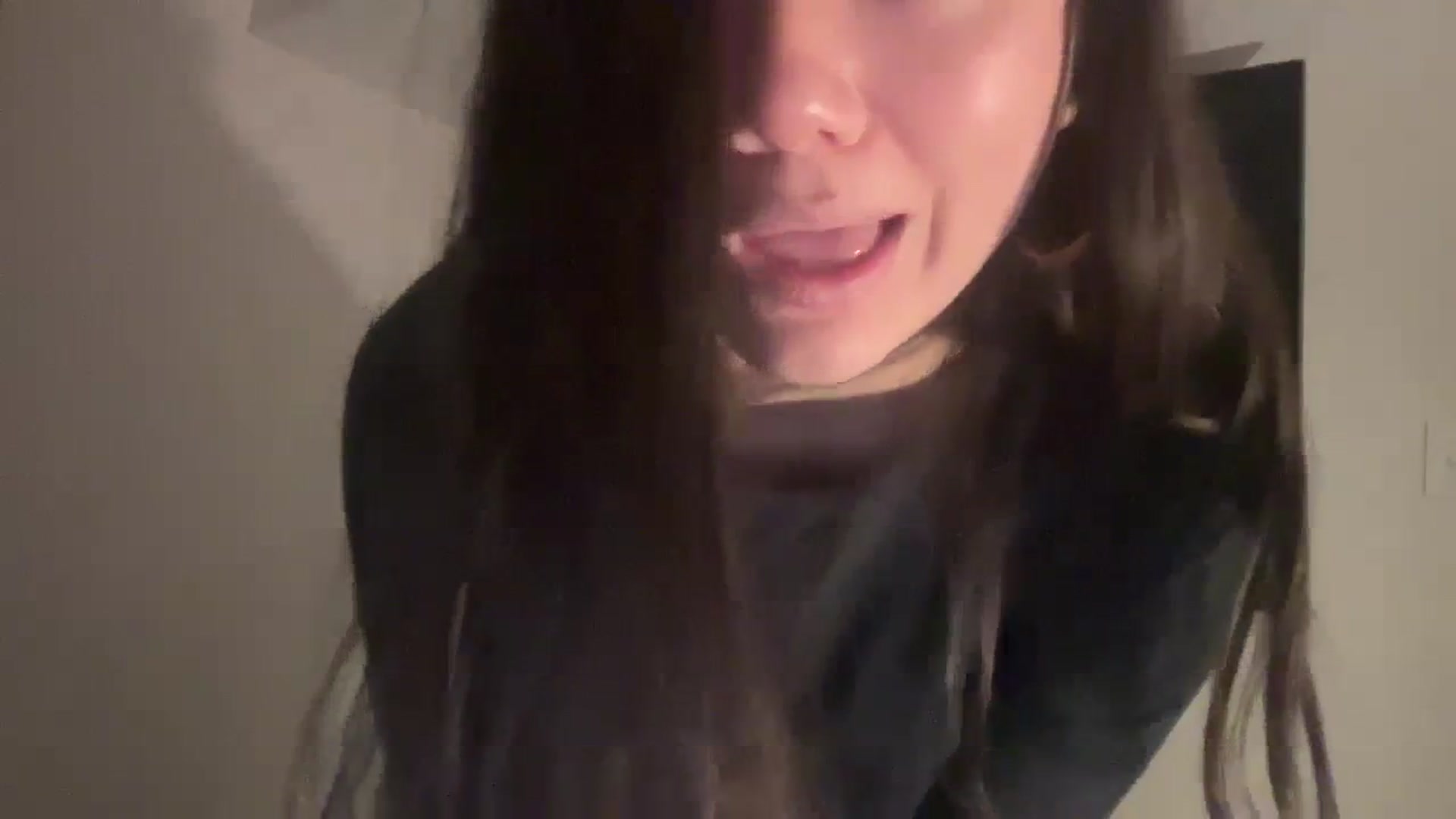 Gallery image thumbnail from imava's myfreecams stream on, 03/08/2024, 19:11 image 3 of 20