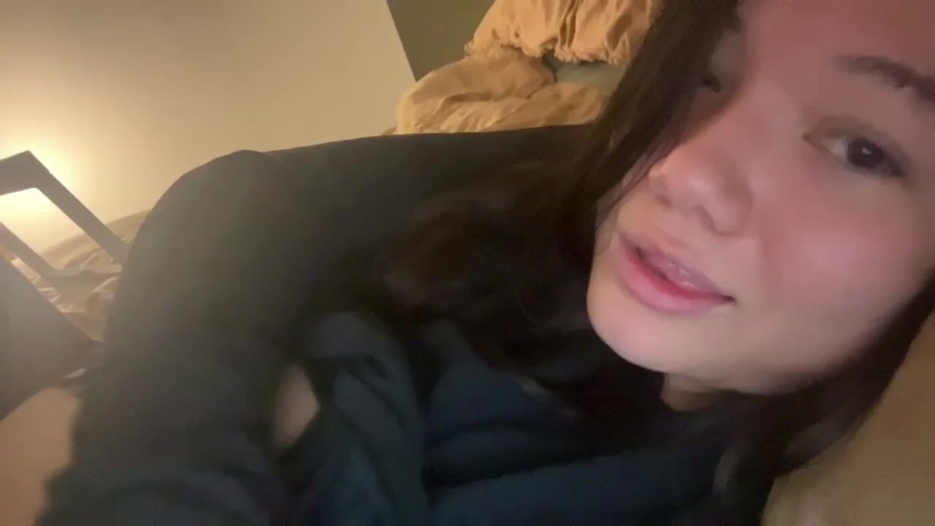 Gallery image thumbnail from imava's myfreecams stream on, 03/08/2024, 19:11 image 14 of 20