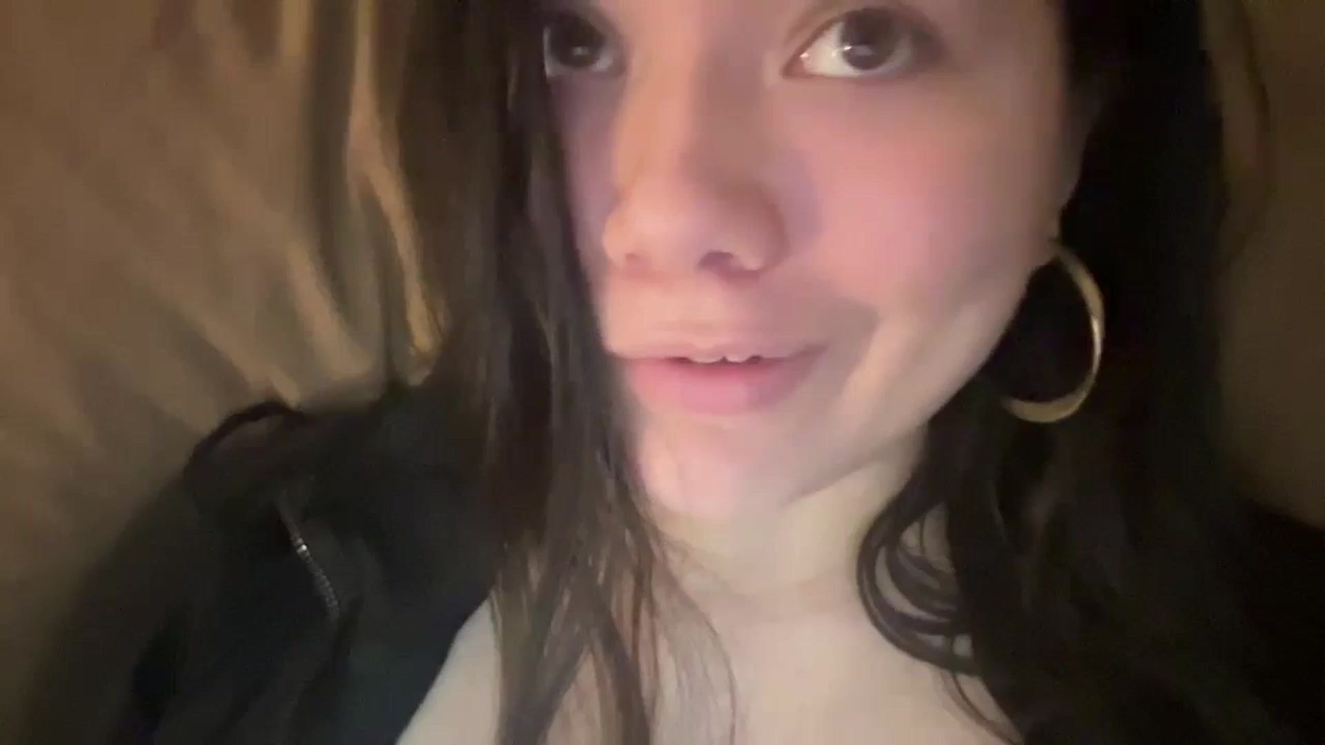 Gallery image thumbnail from imava's myfreecams stream on, 03/12/2024, 21:23 image 5 of 20