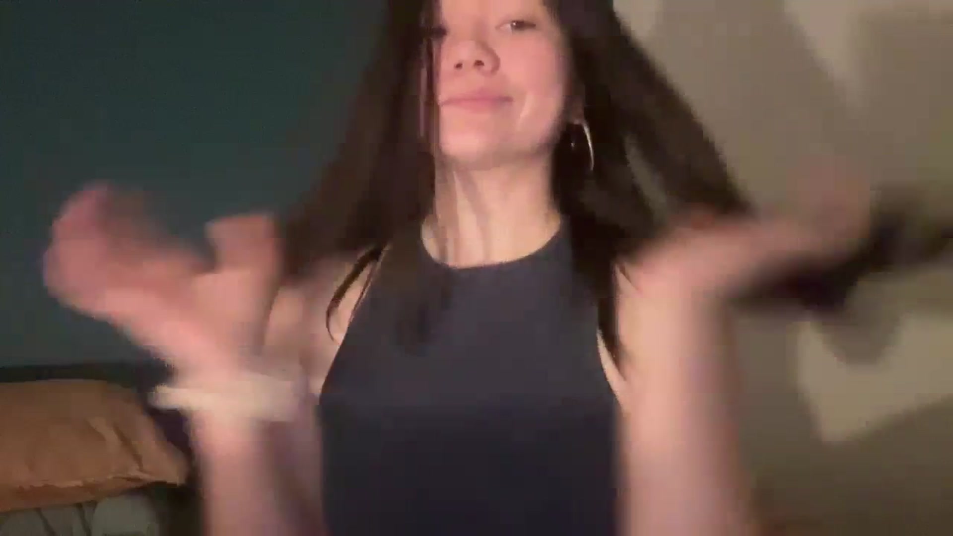Gallery image thumbnail from imava's myfreecams stream on, 03/17/2024, 21:37 image 16 of 20