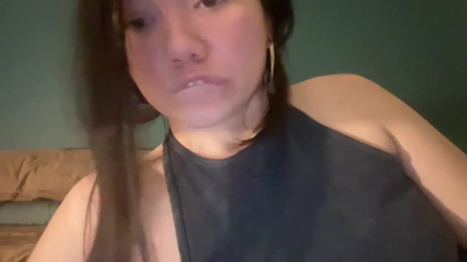 Gallery image thumbnail from imava's myfreecams stream on, 03/17/2024, 21:37 image 17 of 20