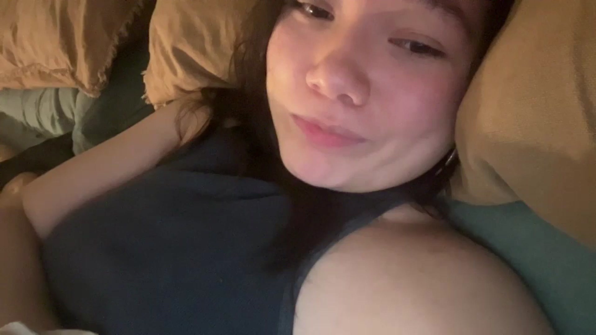 Gallery image thumbnail from imava's myfreecams stream on, 03/17/2024, 21:37 image 15 of 20