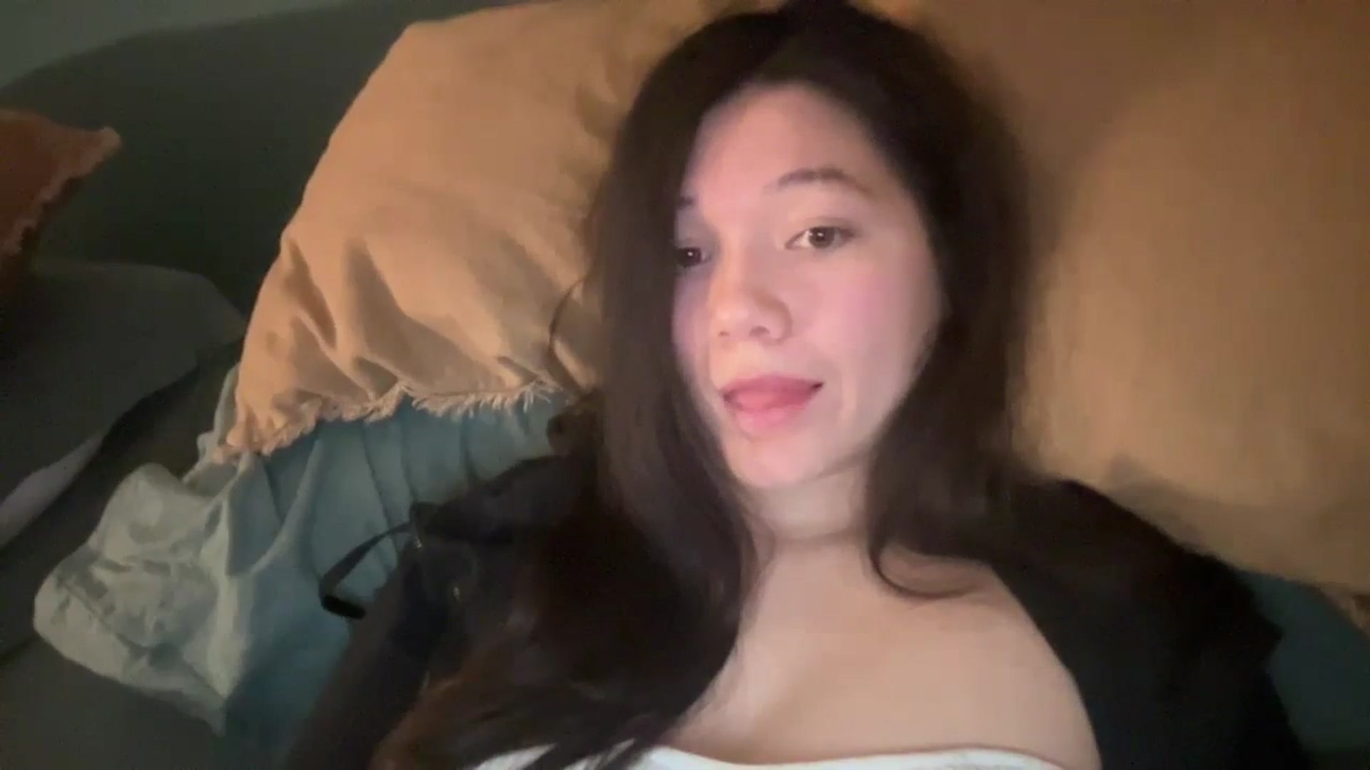 Gallery image thumbnail from imava's myfreecams stream on, 03/21/2024, 06:04 image 15 of 20