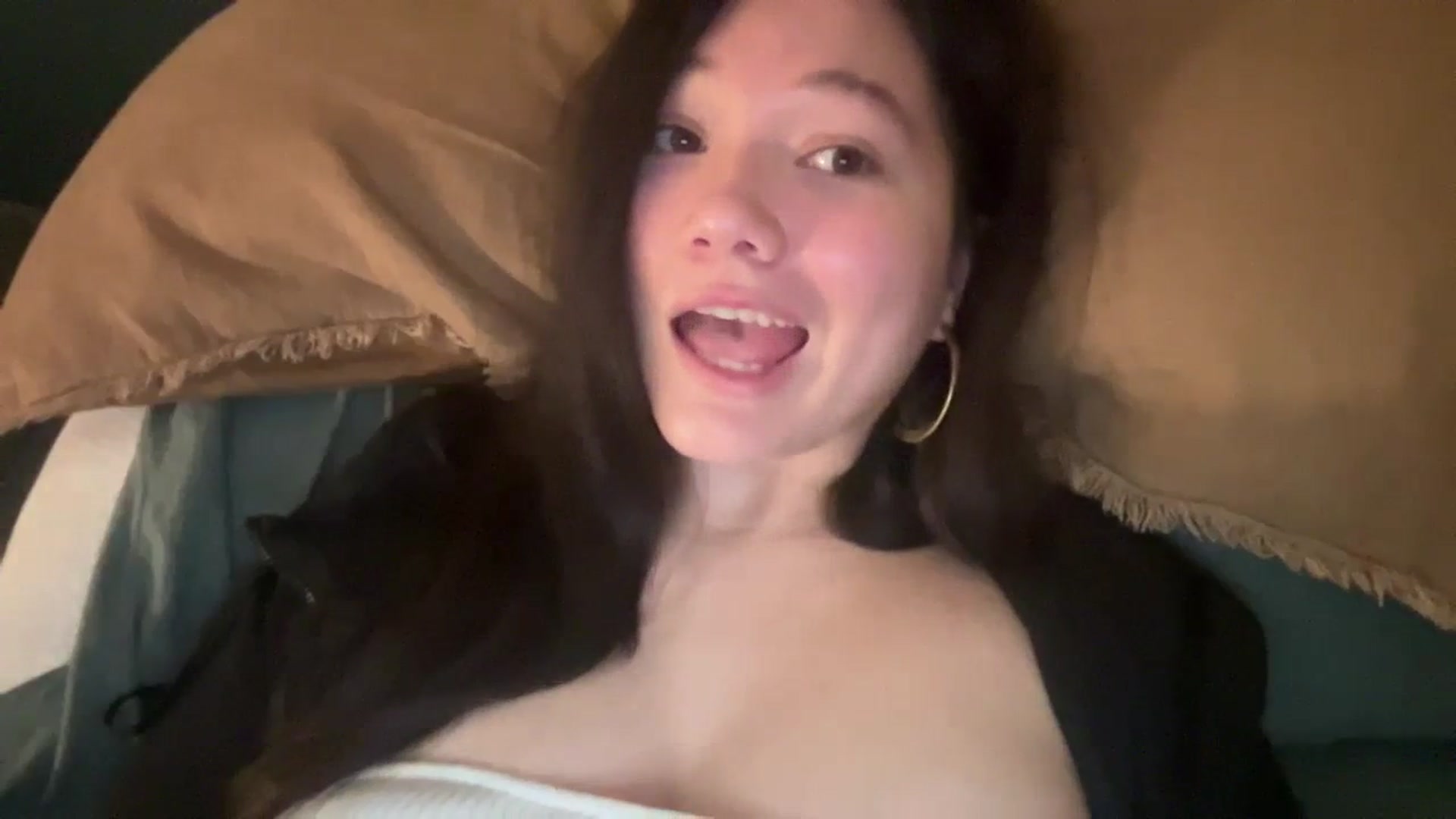 Gallery image thumbnail from imava's myfreecams stream on, 03/21/2024, 07:56 image 8 of 20