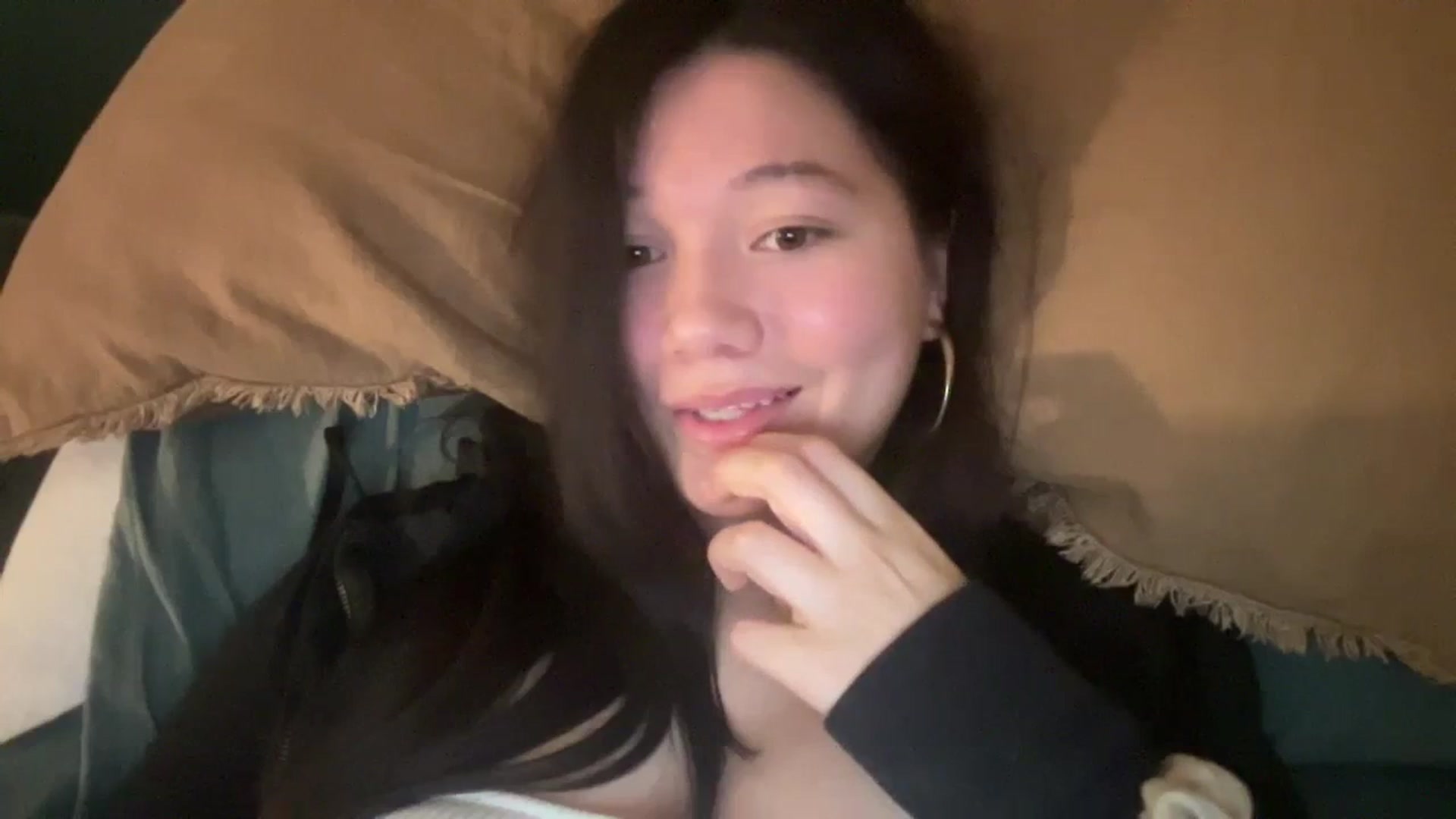Gallery image thumbnail from imava's myfreecams stream on, 03/21/2024, 07:56 image 10 of 20