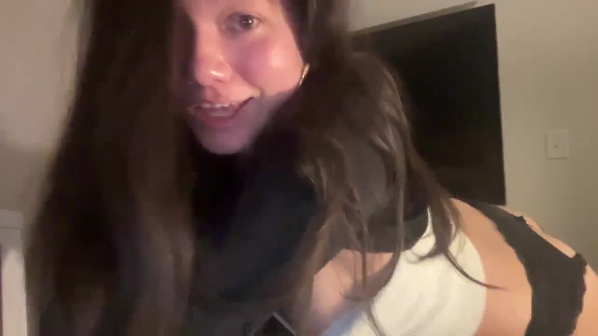 Gallery image thumbnail from imava's myfreecams stream on, 03/21/2024, 07:56 image 12 of 20