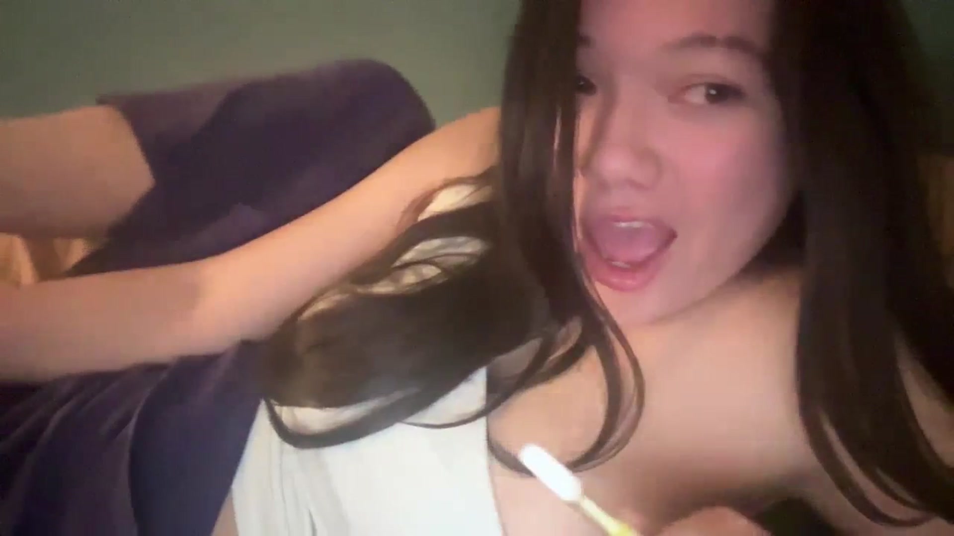 Gallery image thumbnail from imava's myfreecams stream on, 03/25/2024, 05:35 image 19 of 20