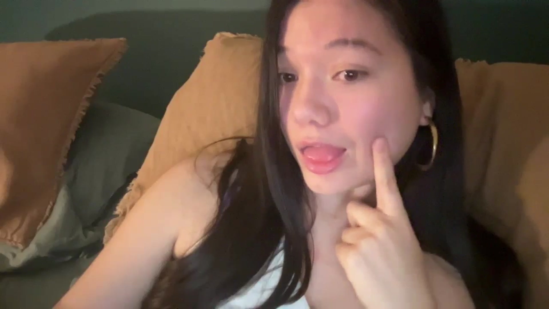 Gallery image thumbnail from imava's myfreecams stream on, 03/25/2024, 06:51 image 18 of 20