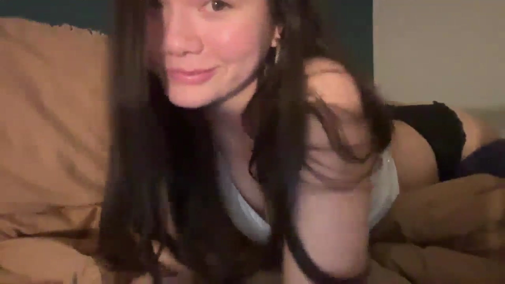 Gallery image thumbnail from imava's myfreecams stream on, 03/25/2024, 07:17 image 17 of 20