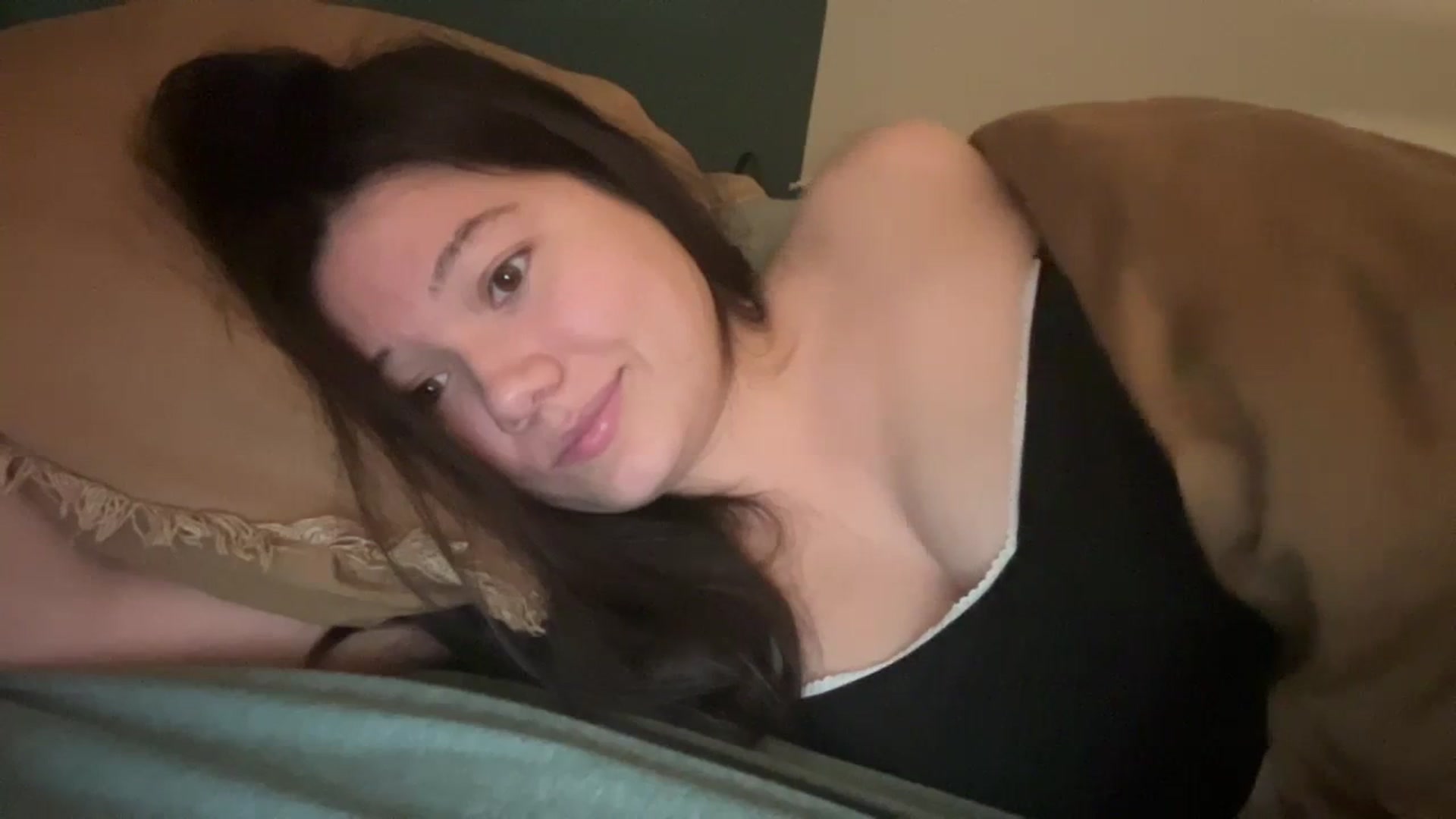 Gallery image thumbnail from imava's myfreecams stream on, 03/27/2024, 04:36 image 16 of 20