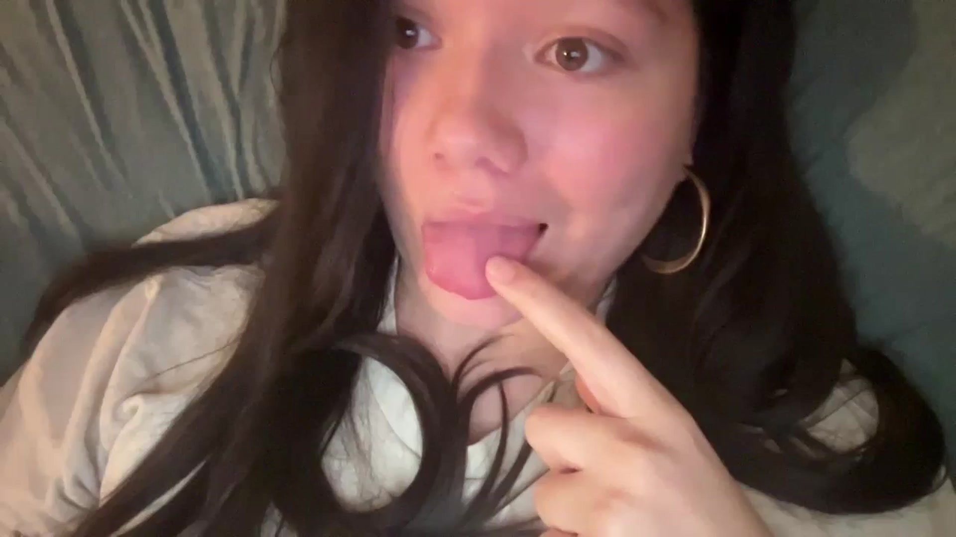 Gallery image thumbnail from imava's myfreecams stream on, 03/29/2024, 09:25 image 20 of 20