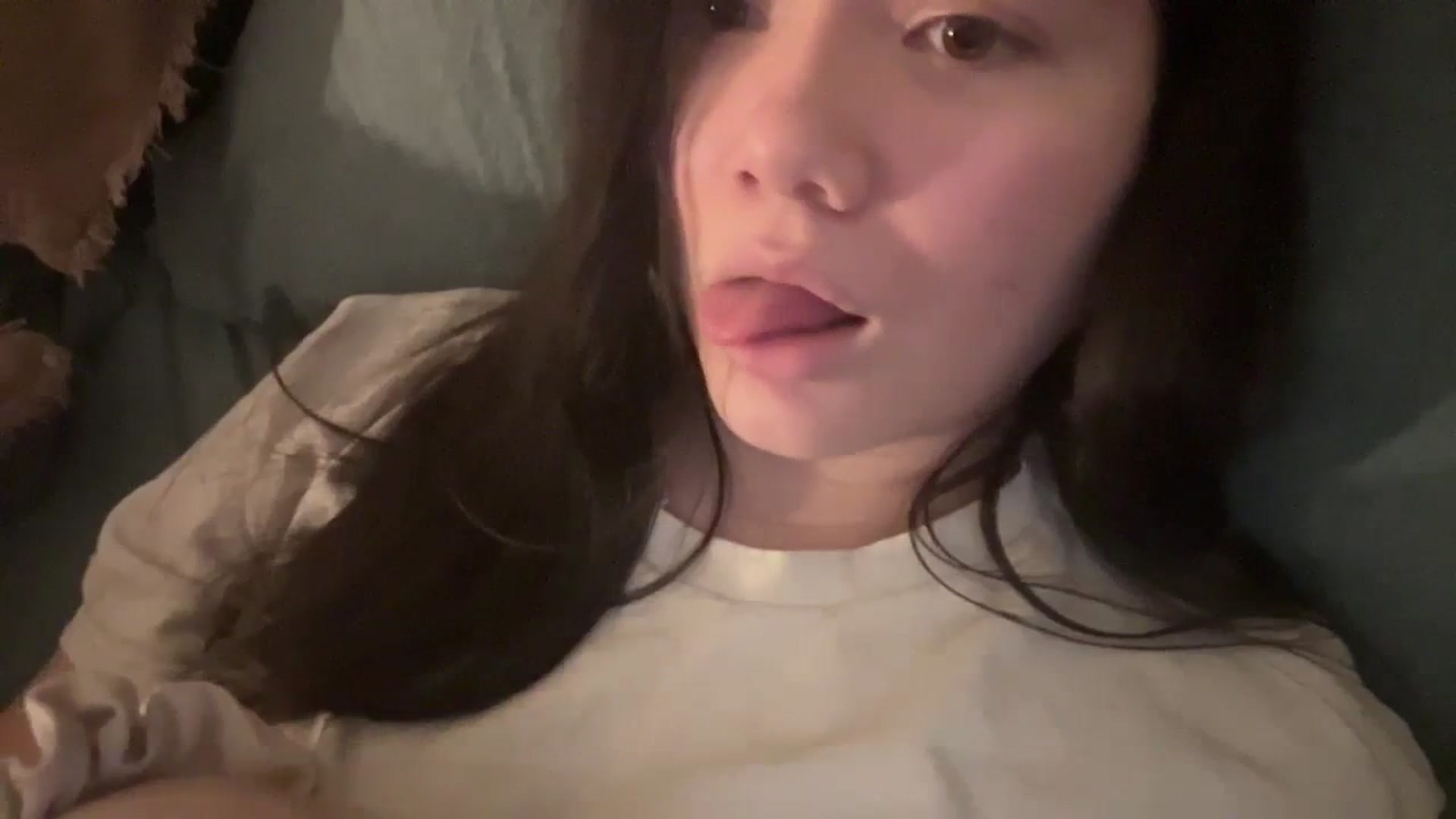 Gallery image thumbnail from imava's myfreecams stream on, 03/29/2024, 09:25 image 12 of 20