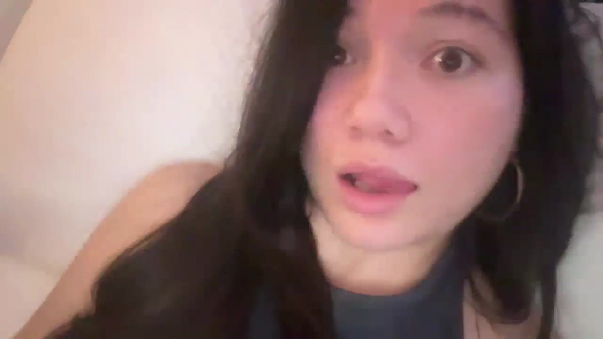 Gallery image thumbnail from imava's myfreecams stream on, 03/30/2024, 08:10 image 16 of 20