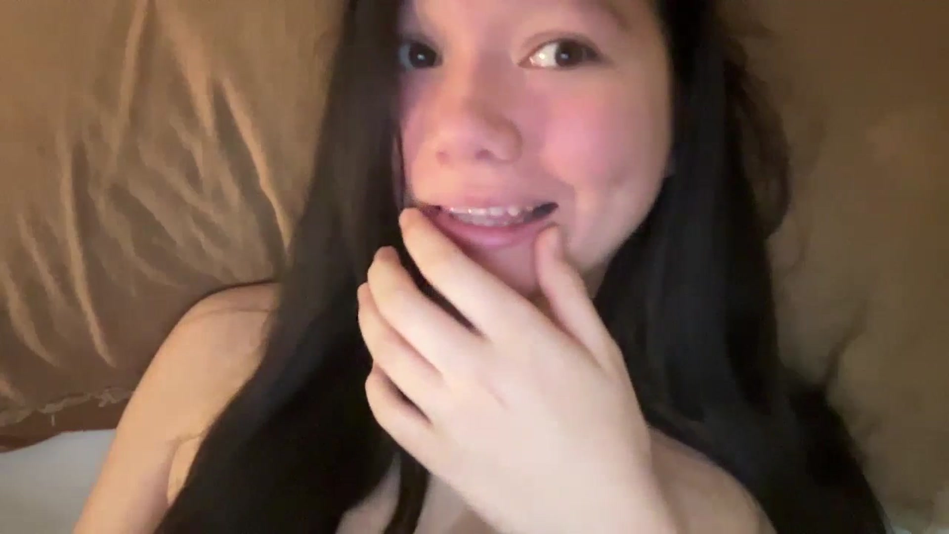 Gallery image thumbnail from imava's myfreecams stream on, 04/02/2024, 23:38 image 8 of 20