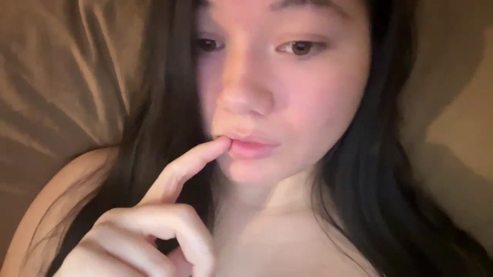 Gallery image thumbnail from imava's myfreecams stream on, 04/02/2024, 23:38 image 15 of 20
