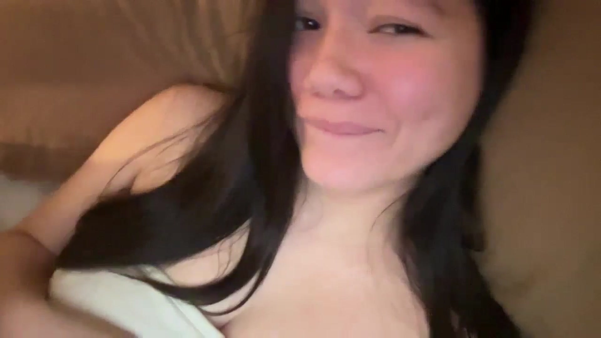 Gallery image thumbnail from imava's myfreecams stream on, 04/02/2024, 23:38 image 18 of 20